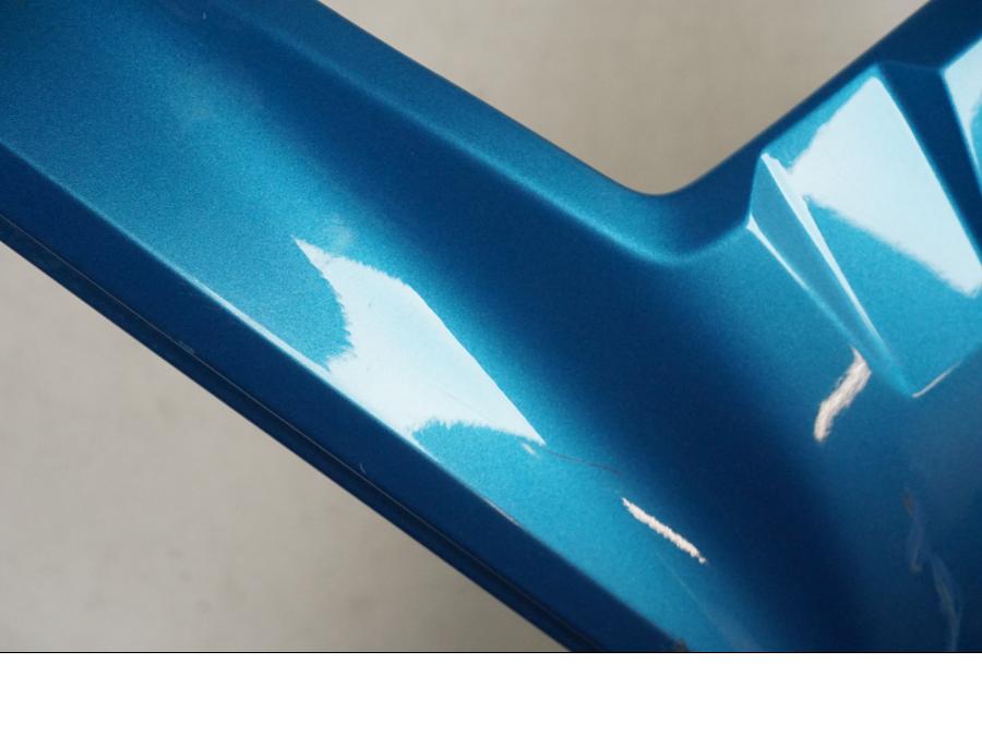 Höger sida på Sidopanel från en BMW C400X -2018 motorcykel.