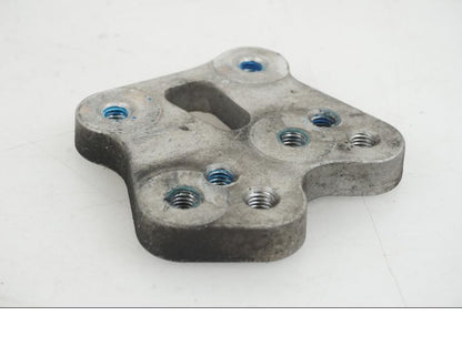 Höger sida på Fotpinnefäste inre från en Suzuki GSX-R 1000 -2007 motorcykel.