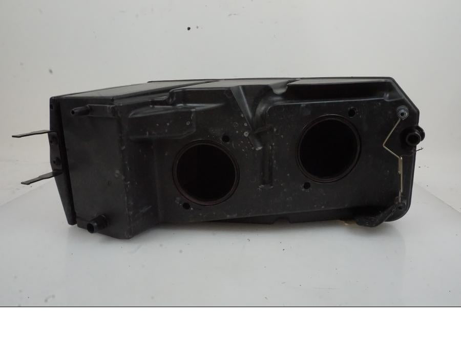 Snett uppifrån på Luftburk från en KTM 1290 Super Duke -2019 motorcykel.