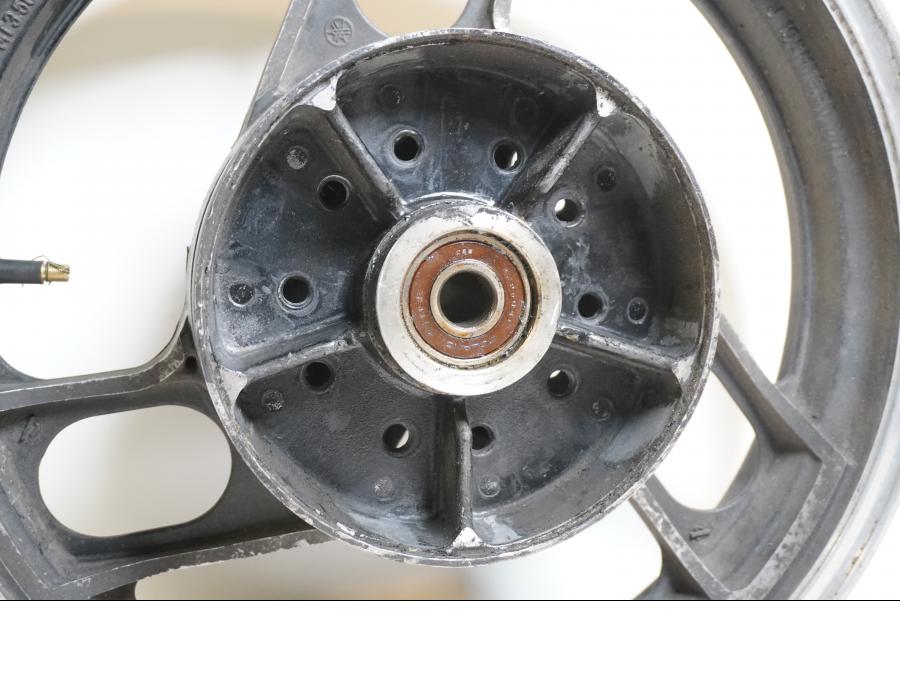 Extrabild3 på Fälg från en Yamaha FJ 1200 -1986 motorcykel.