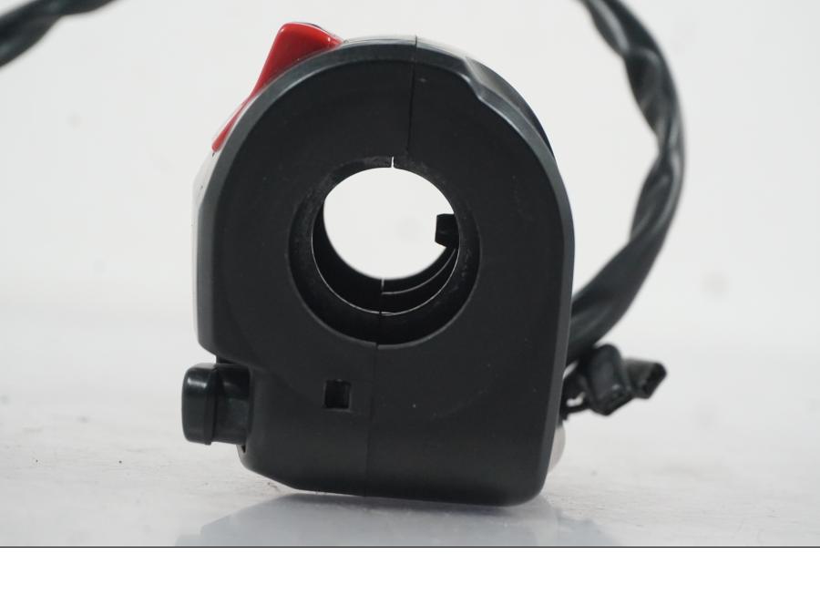 Extrabild1 på Styrelreglage från en Kawasaki ER-6N ABS -2010 motorcykel.