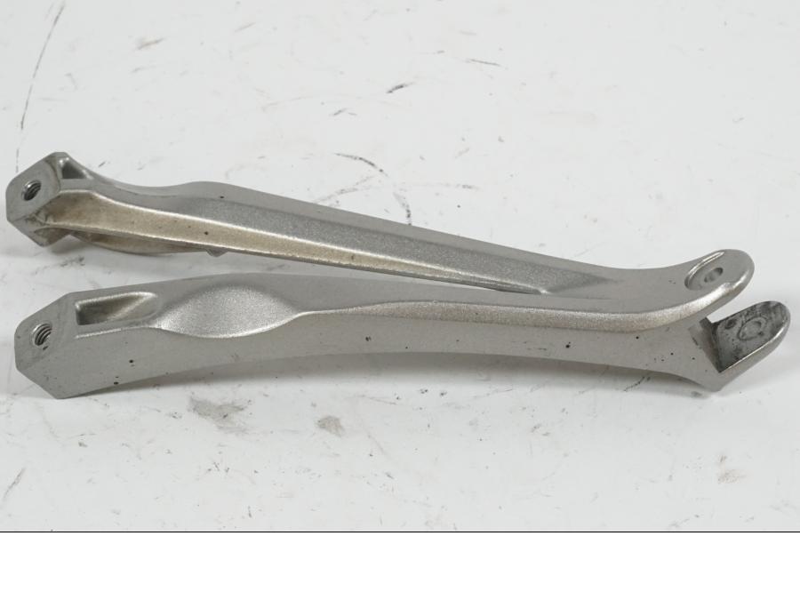 Framsidan på Fotpinnefäste från en Yamaha YZF 1000 R1 -2007 motorcykel.