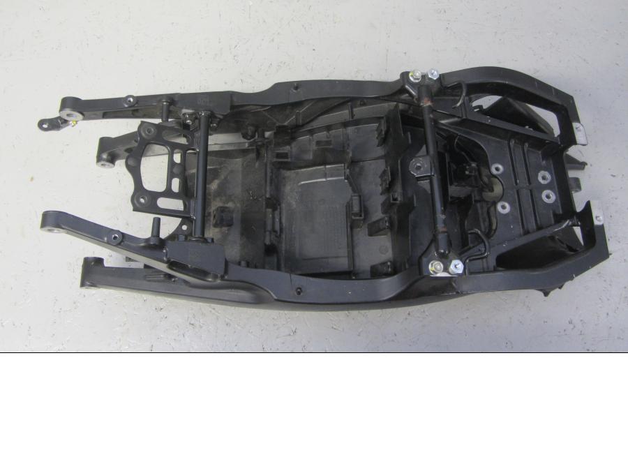 Höger sida på Bakram från en Honda CB 1000 R -2010 motorcykel.