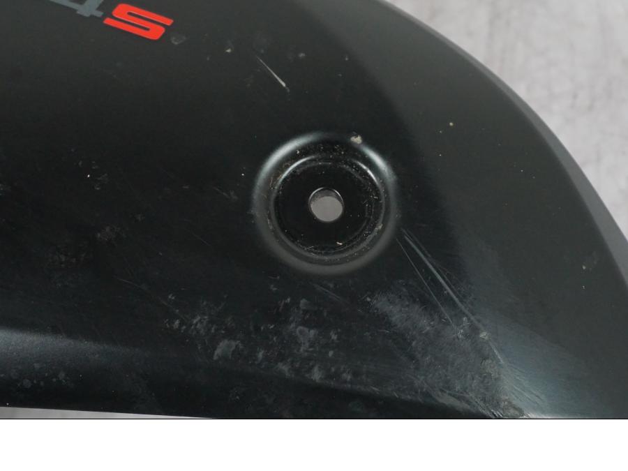 Höger sida på Sidkåpa från en Ducati Multistrada V4 -2024 motorcykel.