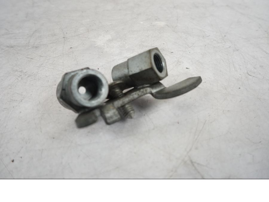 Höger sida på Bromsfördelare från en BMW R 850 R -2004 motorcykel.