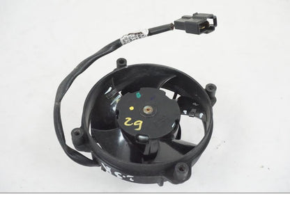 Framsidan på Vattenkylfläkt från en KTM 390 Adventure -2021 motorcykel.