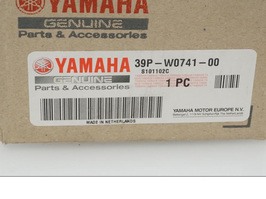 Vänster sida på Kraschpuckar från en Yamaha FZ-8 -2010 motorcykel.