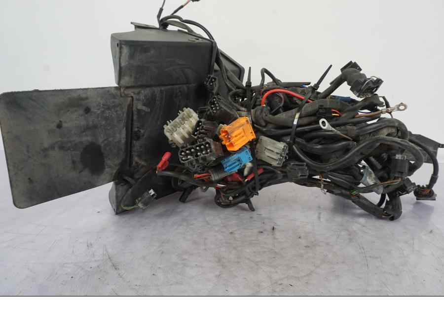 Snett nerifrån på Kabelstam från en BMW R 1150 GS -2002 motorcykel.