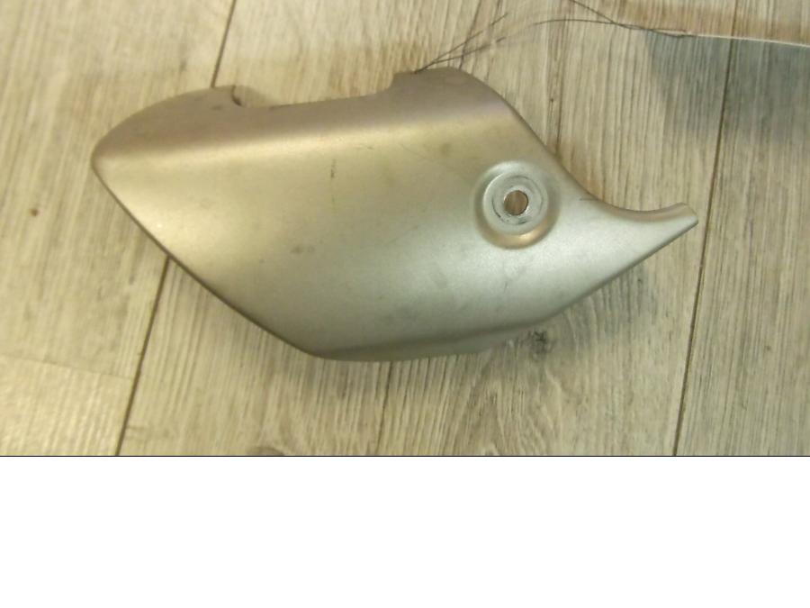 Framsidan på Värmeskydd från en Yamaha YZF 1000 R1 -2015 motorcykel.