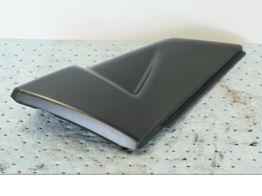 Höger sida på Sidopanel från en Suzuki GSX 1300 BK -2008 motorcykel.