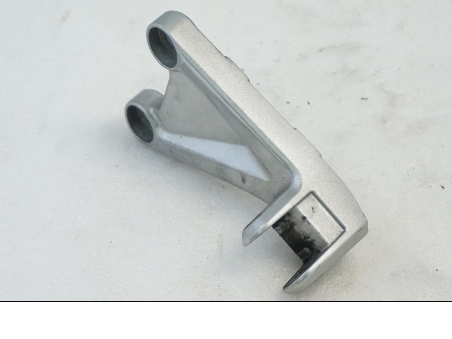 Höger sida på Fotpinnefäste från en Honda CBR 1000 RR -2010 motorcykel.