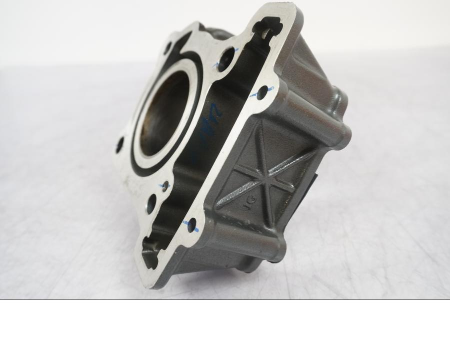 Snett uppifrån på Cylinder från en KTM 125 Duke -2017 motorcykel.