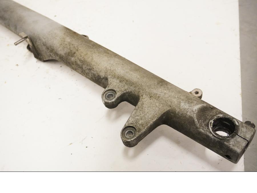 Baksidan på Gaffelben från en BMW K 1200 LT -2004 motorcykel.