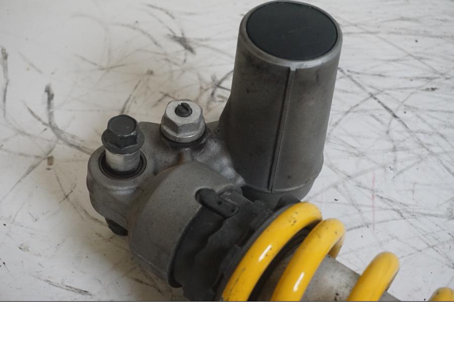 Vänster sida på Stötdämpare från en Yamaha YZF R6 -2000 motorcykel.