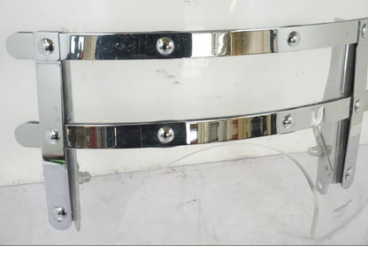 Höger sida på Vindruta från en Suzuki VL 800 -2002 motorcykel.