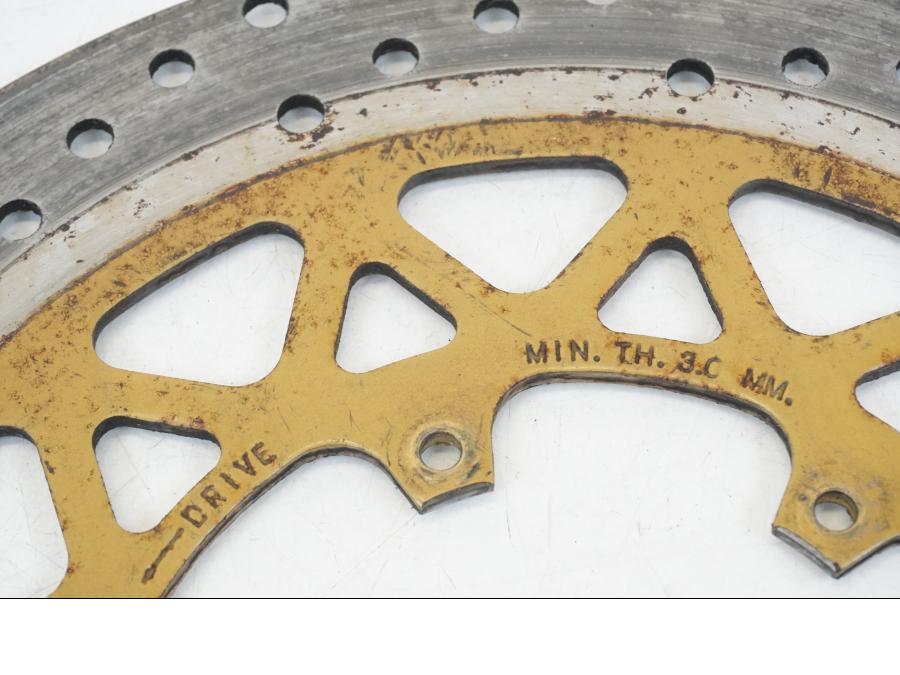 Baksidan på Bromsskiva från en Honda NSR 125 -1991 motorcykel.