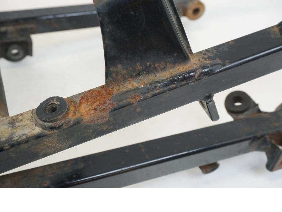 Vänster sida på Bakram från en Honda NSR 125 -1991 motorcykel.