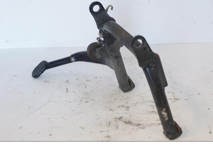 Vänster sida på Centralstöd från en Kymco Agility 125 -2019 scooter.