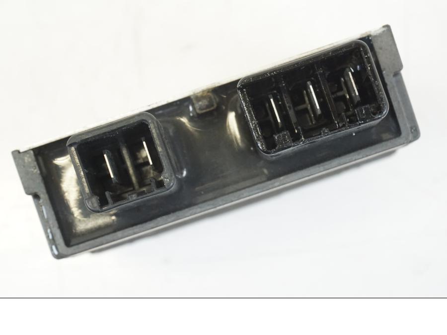 Snett nerifrån på Likriktare från en Honda CB 600 F -2008 motorcykel.