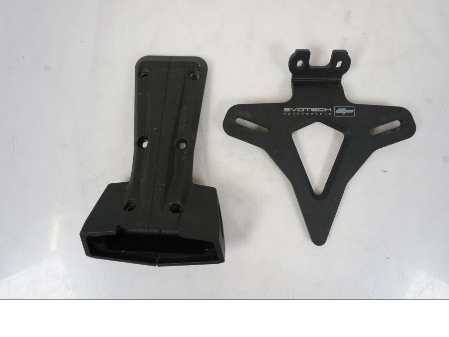 Framsidan på Skylthållare från en KTM 790 Duke -2019 motorcykel.