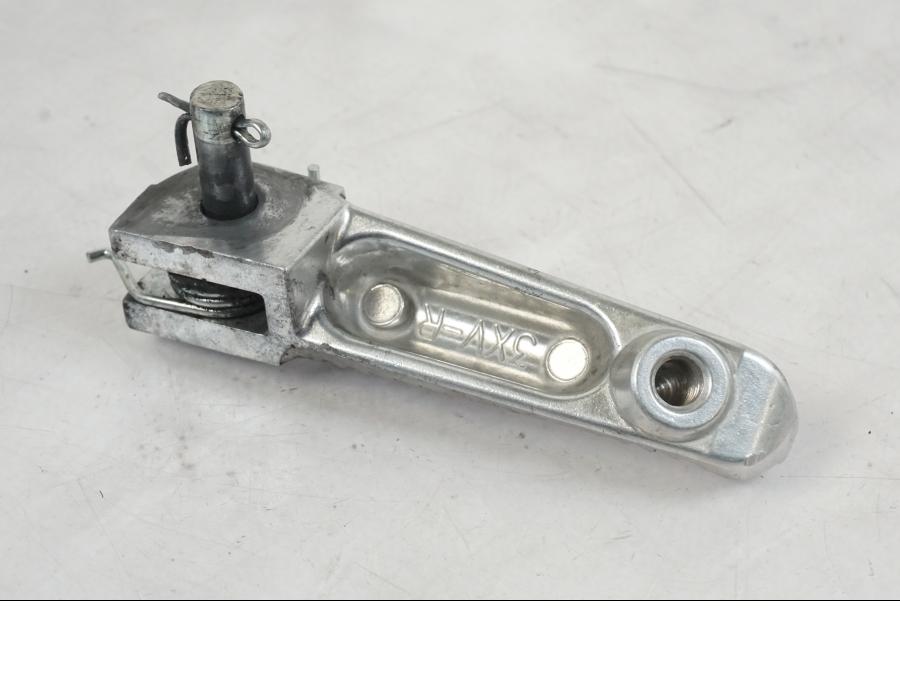 Höger sida på Fotpinne från en Yamaha MT-09 -2019 motorcykel.