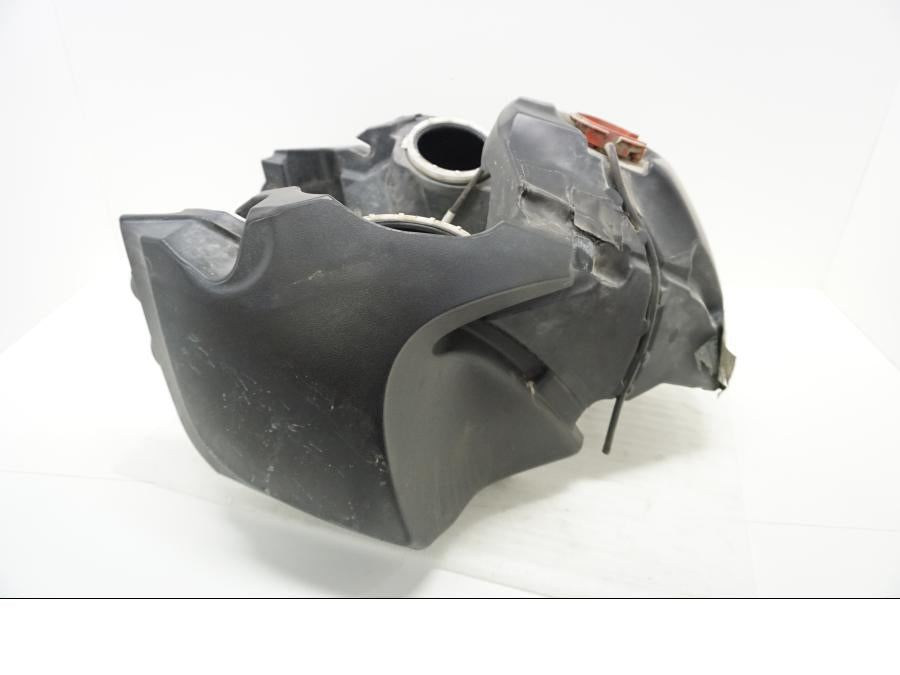 Baksidan på Bensintank från en BMW R 1200 GSA -2011 motorcykel.