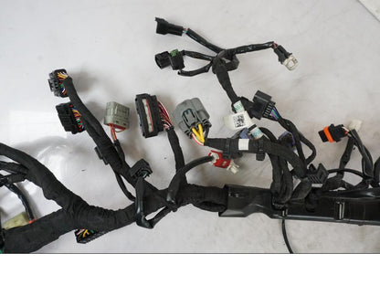 Höger sida på Kabelstam från en KTM 1290 Super Duke R -2021 motorcykel.