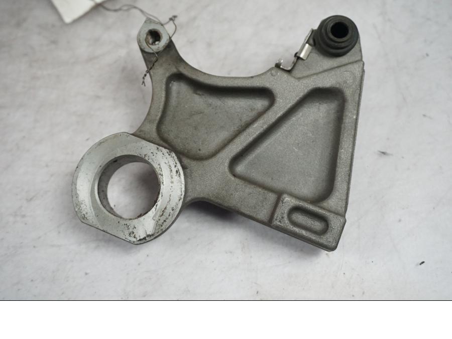 Framsidan på Bromsoksfäste från en Yamaha YZF R6 -2006 motorcykel.