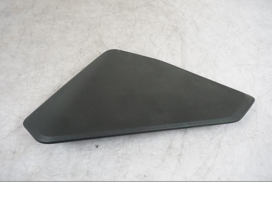 Framsidan på Sidopanel från en KTM 1290 Super Adventure S -2022 motorcykel.