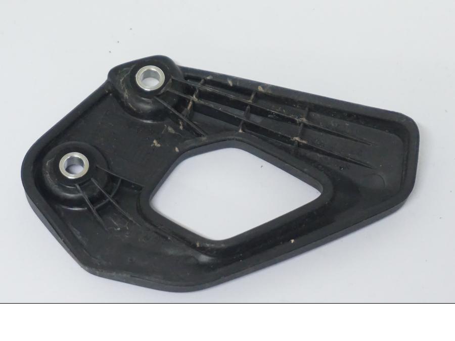 Vänster sida på Fotpinnehälskydd från en BMW R 1250 GS -2022 motorcykel.