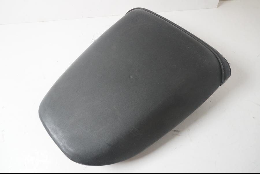 Baksidan på Sadel från en Kawasaki ZX-9R -1996 motorcykel.