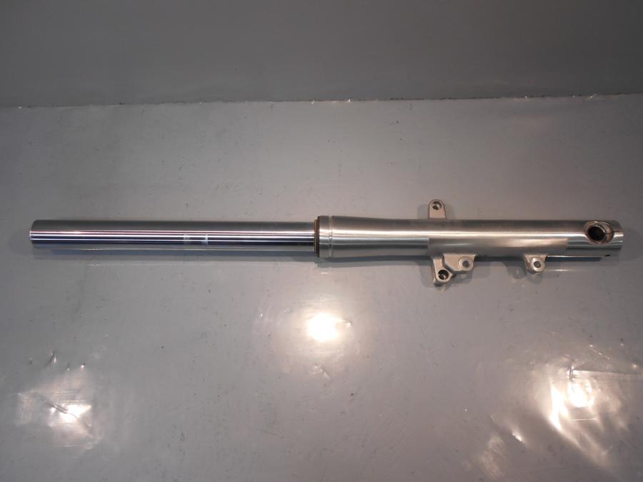 Framsidan på Gaffelben från en Yamaha XV 1600 -2000 motorcykel.