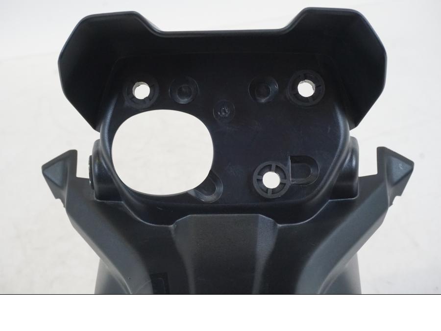 Vänster sida på Instrumentkåpa från en Yamaha YZF R7 -2022 motorcykel.