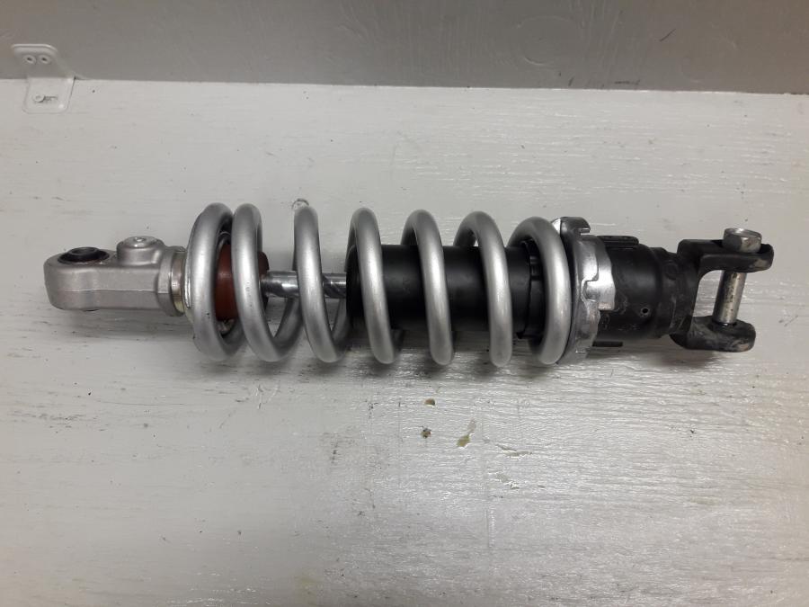 Framsidan på Stötdämpare från en Yamaha XSR 900 -2016 motorcykel.