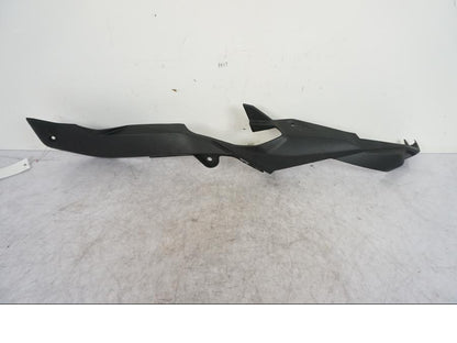 Baksidan på Sidopanel från en BMW S 1000 XR -2019 motorcykel.