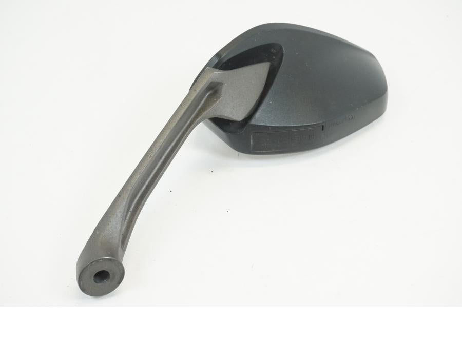 Baksidan på Backspegel från en Ducati Multistrada 1260 s -2020 motorcykel.