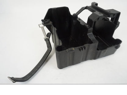 Framsidan på Batterihållare från en BMW F 650 CS -2002 motorcykel.