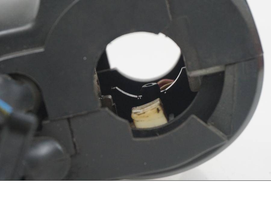 Extrabild5 på Styrelreglage från en Yamaha XJ 900 -1997 motorcykel.