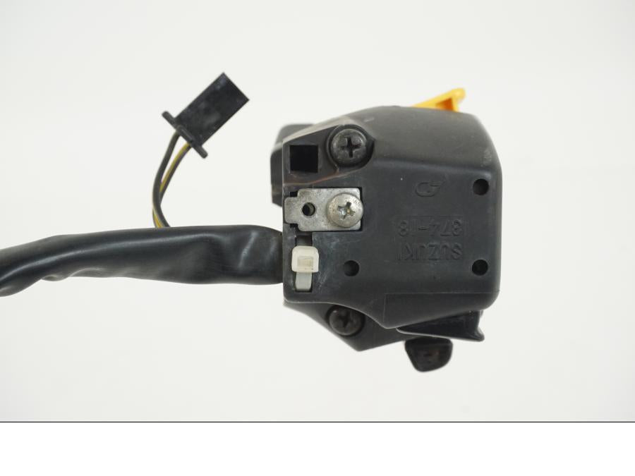 Snett nerifrån på Styrelreglage från en Suzuki GSX-R 750 -2001 motorcykel.