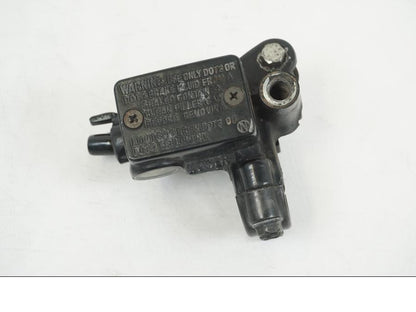 Framsidan på Bromshuvudcylinder från en Honda CBR 125 R -2006 motorcykel.