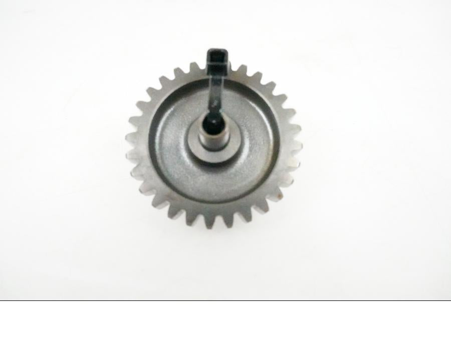 Snett nerifrån på Startkopplingsdrev från en Honda VFR 800 -2005 motorcykel.