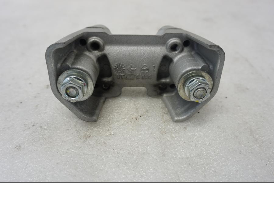 Snett nerifrån på Styrfäste från en Ducati Monster 796 -2013 motorcykel.