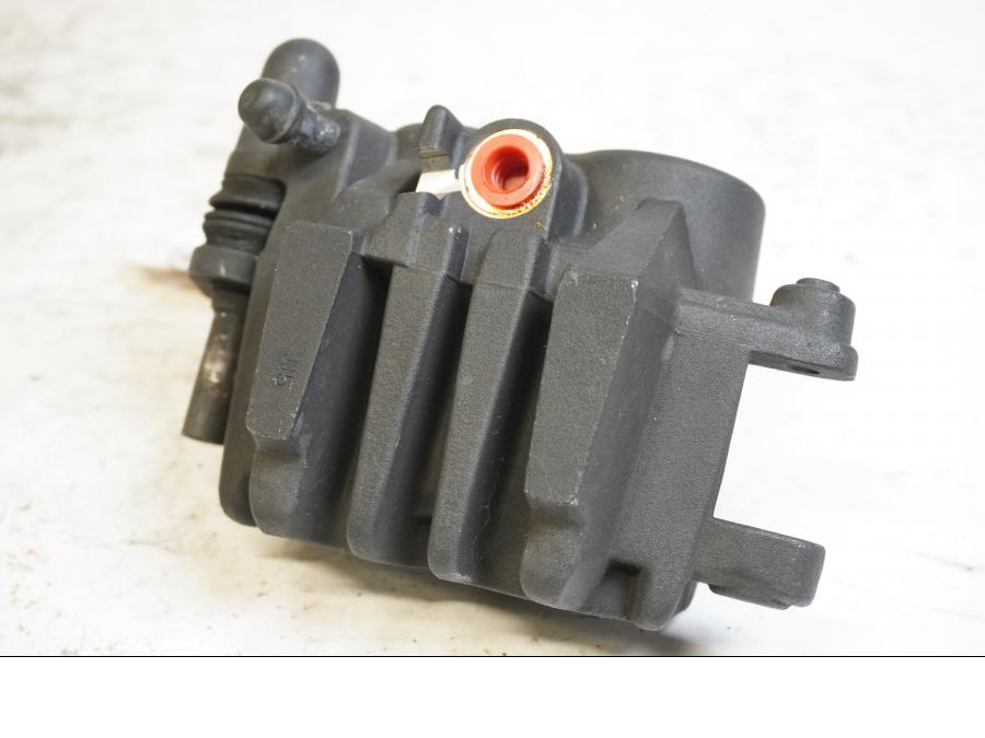 Baksidan på Bromsok från en Suzuki SV 650 -2006 motorcykel.