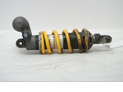 Baksidan på Stötdämpare från en Suzuki GSX-R 1000 -2007 motorcykel.