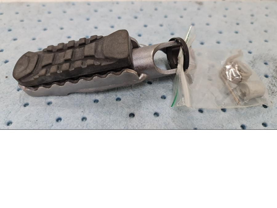 Baksidan på Fotpinne från en BMW R 1200 GS -2015 motorcykel.