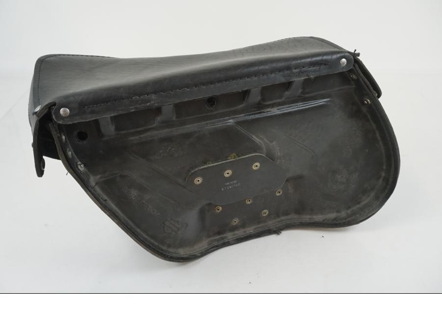 Baksidan på Väska från en Universal Universal -0 moped.