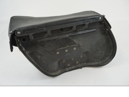 Baksidan på Väska från en Universal Universal -0 moped.