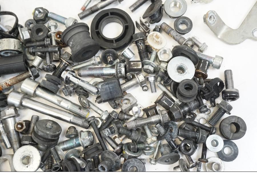 Höger sida på Skruv / Mutter etc från en Honda CB 600 F -2008 motorcykel.