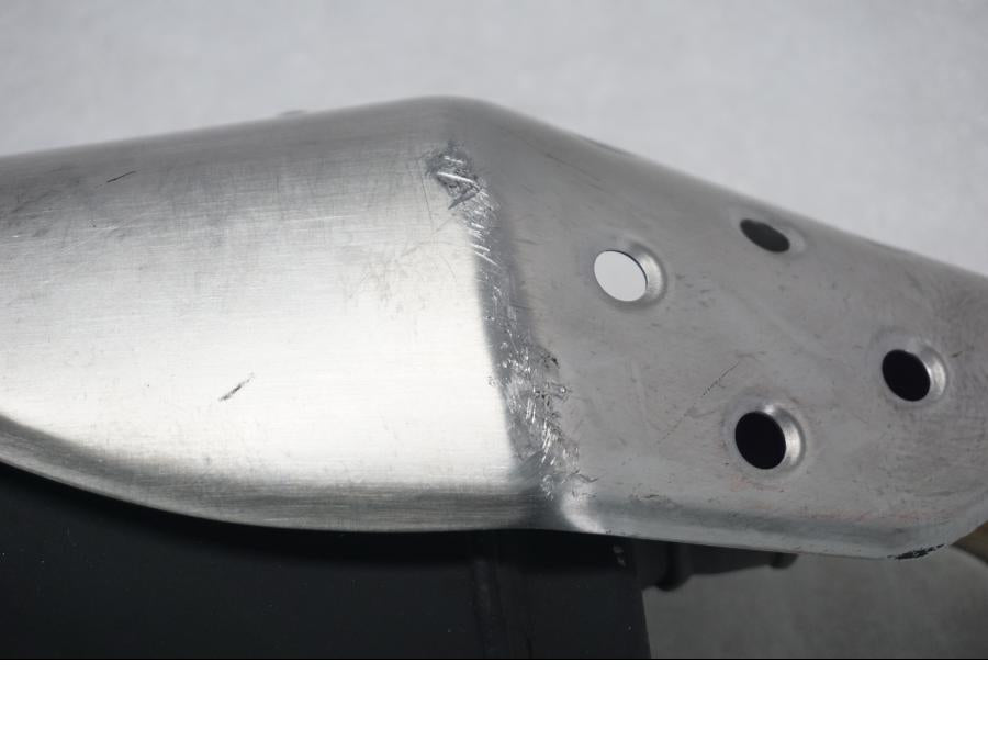 Höger sida på Ljuddämpare från en Suzuki SV 650 -2016 motorcykel.