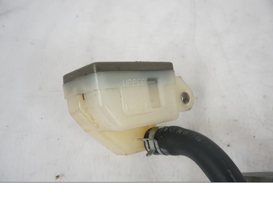 Höger sida på Bromshuvudcylinder från en Suzuki GSX-R 1000 -2005 motorcykel.